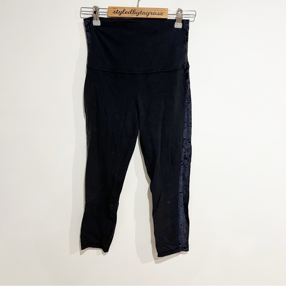 Lululemon Align Super High-Rise Crop *Crushed Velvet
Black - Picture 4 of 9